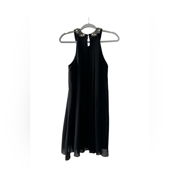 Vince Camuto Elegant Black Sleeveless Dress with Embellished High - Neckline - Picture 2 of 7